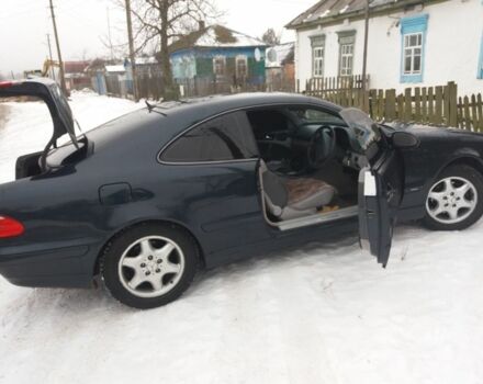 Синий Мерседес ЦЛК-Класс, объемом двигателя 3 л и пробегом 220 тыс. км за 2000 $, фото 3 на Automoto.ua