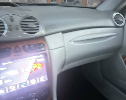 Синий Мерседес ЦЛК-Класс, объемом двигателя 2.6 л и пробегом 300 тыс. км за 6777 $, фото 12 на Automoto.ua