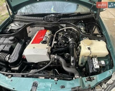 Зелений Мерседес ЦЛК-Клас, об'ємом двигуна 2 л та пробігом 250 тис. км за 3350 $, фото 9 на Automoto.ua