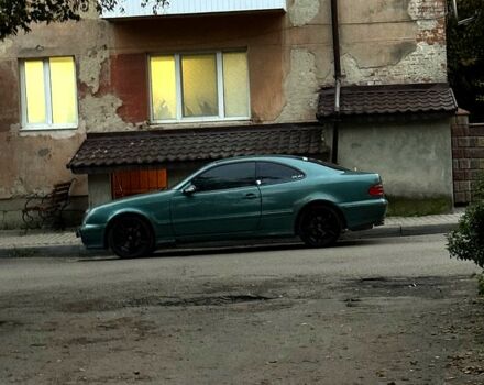 Зеленый Мерседес ЦЛК-Класс, объемом двигателя 2 л и пробегом 250 тыс. км за 3500 $, фото 2 на Automoto.ua