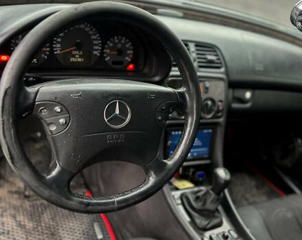 Зелений Мерседес ЦЛК-Клас, об'ємом двигуна 2 л та пробігом 250 тис. км за 2850 $, фото 5 на Automoto.ua