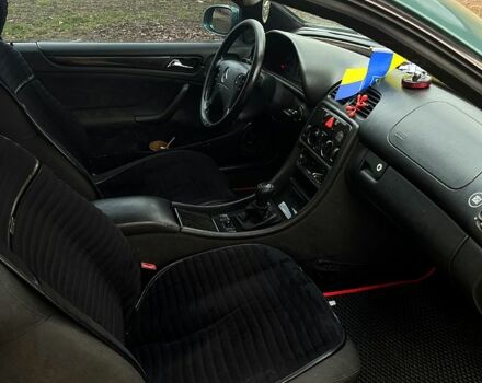 Зеленый Мерседес ЦЛК-Класс, объемом двигателя 2 л и пробегом 250 тыс. км за 3500 $, фото 9 на Automoto.ua