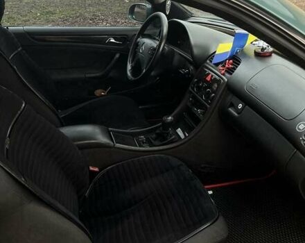 Зелений Мерседес ЦЛК-Клас, об'ємом двигуна 2 л та пробігом 250 тис. км за 3350 $, фото 10 на Automoto.ua