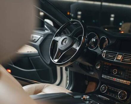 Белый Мерседес ЦЛС-Класс, объемом двигателя 4.66 л и пробегом 70 тыс. км за 23900 $, фото 10 на Automoto.ua