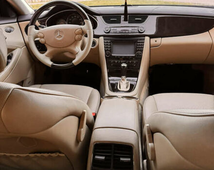 Черный Мерседес ЦЛС-Класс, объемом двигателя 5.46 л и пробегом 287 тыс. км за 11500 $, фото 12 на Automoto.ua