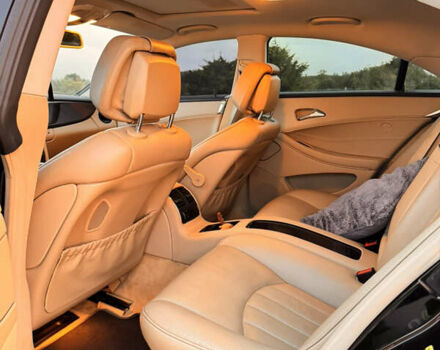 Черный Мерседес ЦЛС-Класс, объемом двигателя 5.46 л и пробегом 287 тыс. км за 11500 $, фото 9 на Automoto.ua