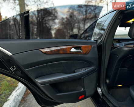 Черный Мерседес ЦЛС-Класс, объемом двигателя 4.66 л и пробегом 195 тыс. км за 17000 $, фото 16 на Automoto.ua