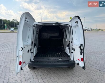 Білий Мерседес Сітан, об'ємом двигуна 1.46 л та пробігом 195 тис. км за 9900 $, фото 49 на Automoto.ua