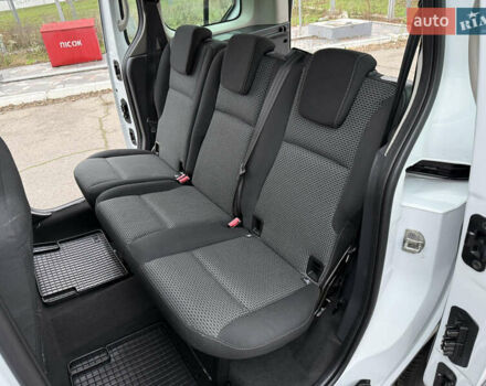 Белый Мерседес Ситан, объемом двигателя 1.5 л и пробегом 127 тыс. км за 13999 $, фото 7 на Automoto.ua