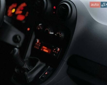 Червоний Мерседес Сітан, об'ємом двигуна 1.46 л та пробігом 234 тис. км за 8490 $, фото 71 на Automoto.ua