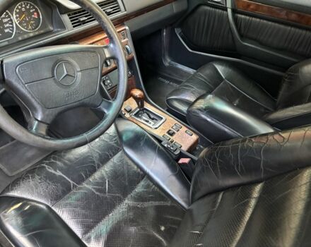 Мерседес Купе, объемом двигателя 3.2 л и пробегом 300 тыс. км за 1000 $, фото 2 на Automoto.ua
