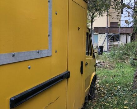 Желтый Мерседес Купе, объемом двигателя 2.3 л и пробегом 400 тыс. км за 1500 $, фото 2 на Automoto.ua