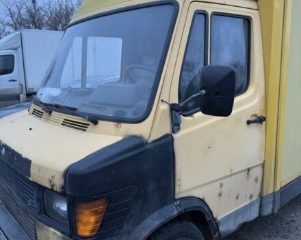 Жовтий Мерседес Інша, об'ємом двигуна 2.3 л та пробігом 302 тис. км за 2100 $, фото 1 на Automoto.ua