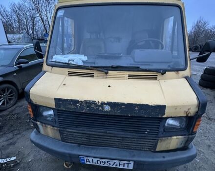 Жовтий Мерседес Інша, об'ємом двигуна 2.3 л та пробігом 302 тис. км за 2100 $, фото 2 на Automoto.ua