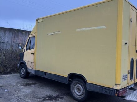 Жовтий Мерседес Інша, об'ємом двигуна 2.3 л та пробігом 302 тис. км за 2100 $, фото 1 на Automoto.ua