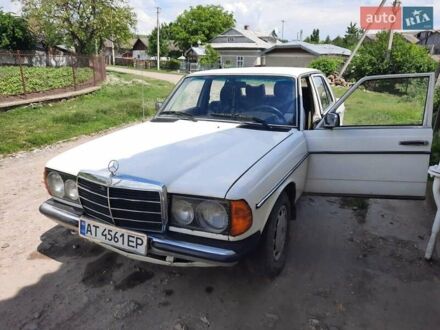Мерседес E 200 1982 в Городенке на Automoto.ua Белый Мерседес E 200, объемом двигателя 2 л и пробегом 140 тыс. км за 1700 $, фото 1 на Automoto.ua