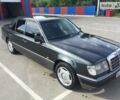 Чорний Мерседес E 200, об'ємом двигуна 2 л та пробігом 350 тис. км за 3200 $, фото 1 на Automoto.ua