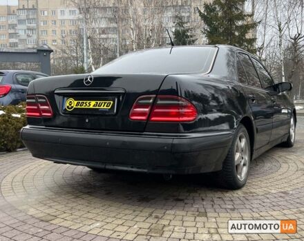 Чорний Мерседес E 200, об'ємом двигуна 2 л та пробігом 400 тис. км за 4400 $, фото 6 на Automoto.ua