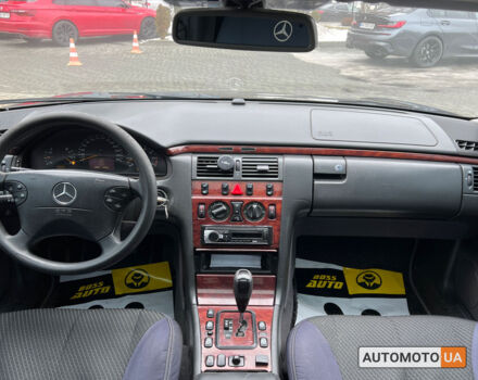 Чорний Мерседес E 200, об'ємом двигуна 2 л та пробігом 400 тис. км за 4400 $, фото 10 на Automoto.ua