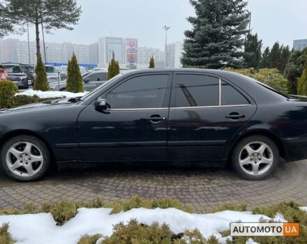 Чорний Мерседес E 200, об'ємом двигуна 2 л та пробігом 400 тис. км за 4400 $, фото 3 на Automoto.ua