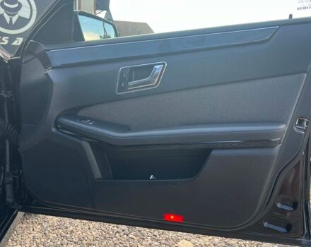 Чорний Мерседес E 200, об'ємом двигуна 1.8 л та пробігом 265 тис. км за 12599 $, фото 9 на Automoto.ua