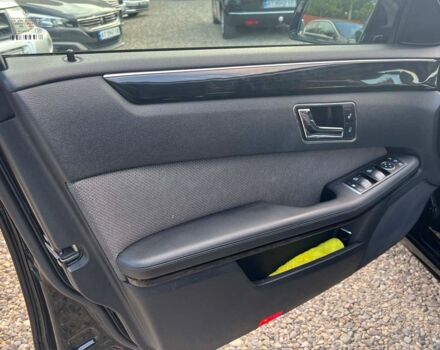 Чорний Мерседес E 200, об'ємом двигуна 1.8 л та пробігом 265 тис. км за 12599 $, фото 13 на Automoto.ua