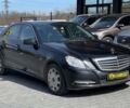 Черный Мерседес E 200, объемом двигателя 2.2 л и пробегом 317 тыс. км за 11500 $, фото 1 на Automoto.ua