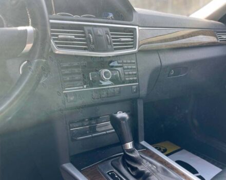 Черный Мерседес E 200, объемом двигателя 2.2 л и пробегом 317 тыс. км за 11500 $, фото 13 на Automoto.ua