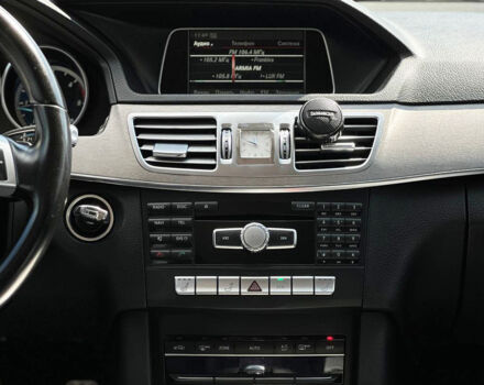 Чорний Мерседес E 200, об'ємом двигуна 2.2 л та пробігом 320 тис. км за 12500 $, фото 13 на Automoto.ua