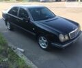 Чорний Мерседес E 200, об'ємом двигуна 2 л та пробігом 515 тис. км за 4600 $, фото 1 на Automoto.ua