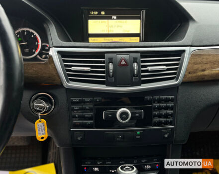 Жовтий Мерседес E 200, об'ємом двигуна 2.2 л та пробігом 370 тис. км за 9990 $, фото 19 на Automoto.ua