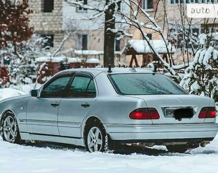 Сірий Мерседес E 200, об'ємом двигуна 2 л та пробігом 320 тис. км за 4500 $, фото 7 на Automoto.ua