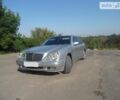 Сірий Мерседес E 200, об'ємом двигуна 2 л та пробігом 350 тис. км за 4800 $, фото 1 на Automoto.ua