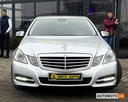 Сірий Мерседес E 200, об'ємом двигуна 2.2 л та пробігом 326 тис. км за 13000 $, фото 1 на Automoto.ua