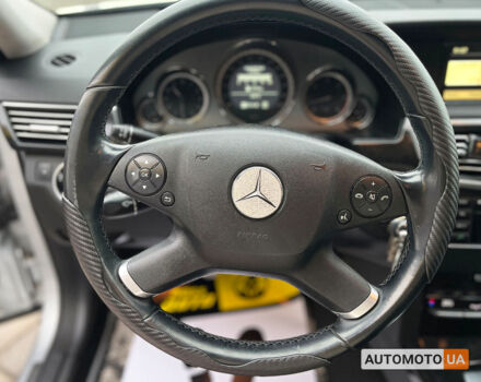 Сірий Мерседес E 200, об'ємом двигуна 2.2 л та пробігом 326 тис. км за 13000 $, фото 11 на Automoto.ua