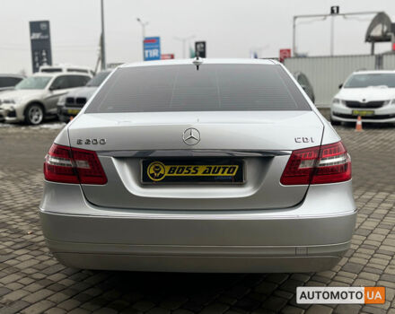 Сірий Мерседес E 200, об'ємом двигуна 2.2 л та пробігом 326 тис. км за 13000 $, фото 5 на Automoto.ua