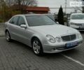 Сірий Мерседес E 200, об'ємом двигуна 4 л та пробігом 293 тис. км за 12900 $, фото 1 на Automoto.ua