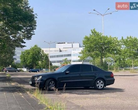 Синій Мерседес E 200, об'ємом двигуна 1.8 л та пробігом 300 тис. км за 8300 $, фото 5 на Automoto.ua