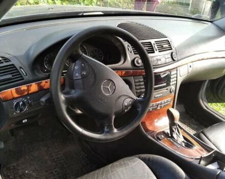 Синій Мерседес E 200, об'ємом двигуна 1.8 л та пробігом 274 тис. км за 6299 $, фото 4 на Automoto.ua