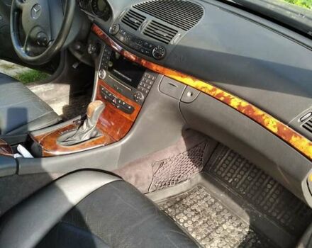 Синій Мерседес E 200, об'ємом двигуна 1.8 л та пробігом 274 тис. км за 6299 $, фото 2 на Automoto.ua