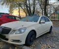 Бежевий Мерседес E 220, об'ємом двигуна 0 л та пробігом 323 тис. км за 9900 $, фото 1 на Automoto.ua