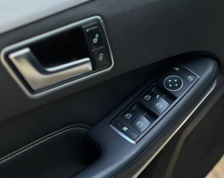 Бежевый Мерседес E 220, объемом двигателя 2.2 л и пробегом 299 тыс. км за 15700 $, фото 7 на Automoto.ua