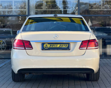 Бежевый Мерседес E 220, объемом двигателя 2.2 л и пробегом 299 тыс. км за 15700 $, фото 4 на Automoto.ua