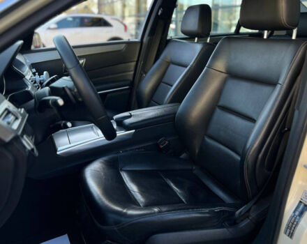 Бежевый Мерседес E 220, объемом двигателя 2.2 л и пробегом 299 тыс. км за 15700 $, фото 6 на Automoto.ua