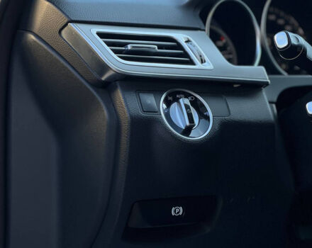 Бежевый Мерседес E 220, объемом двигателя 2.2 л и пробегом 299 тыс. км за 15700 $, фото 8 на Automoto.ua