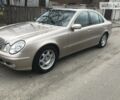 Бежевий Мерседес E 220, об'ємом двигуна 2.2 л та пробігом 300 тис. км за 7700 $, фото 1 на Automoto.ua