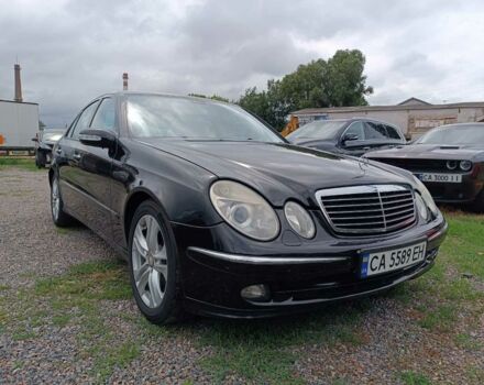 Черный Мерседес E 220, объемом двигателя 2.1 л и пробегом 321 тыс. км за 8500 $, фото 9 на Automoto.ua