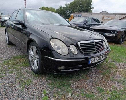 Черный Мерседес E 220, объемом двигателя 2.1 л и пробегом 321 тыс. км за 8500 $, фото 11 на Automoto.ua