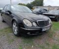 Черный Мерседес E 220, объемом двигателя 2.1 л и пробегом 321 тыс. км за 8500 $, фото 11 на Automoto.ua