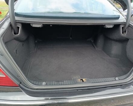 Черный Мерседес E 220, объемом двигателя 2.1 л и пробегом 321 тыс. км за 8500 $, фото 2 на Automoto.ua